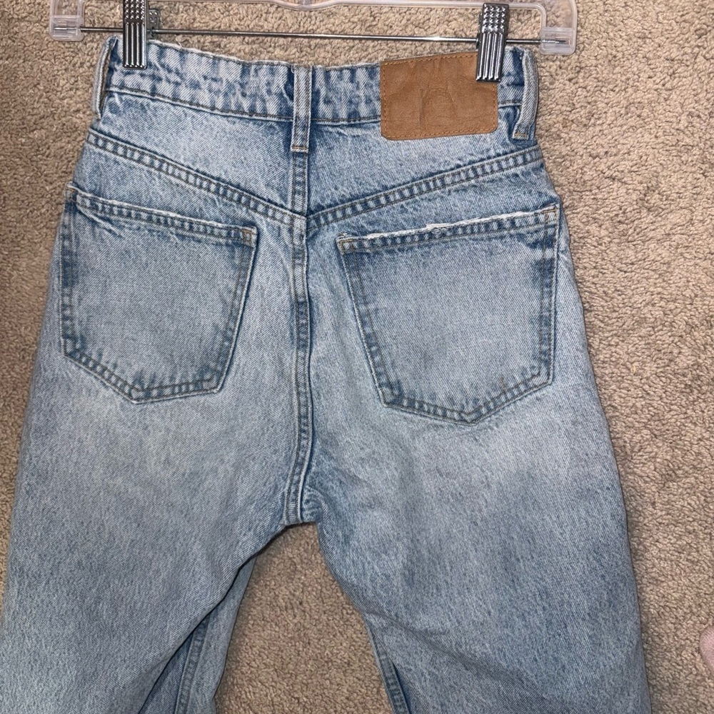 Zara Women Light Blue Denim Boyfriend Y2K Jeans with distressed hem Size 0 - Picture 4 of 16